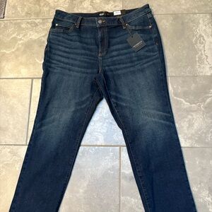 NWT. Simply Vera Vera Wang Dark Blue Straight Jeans Size 16
